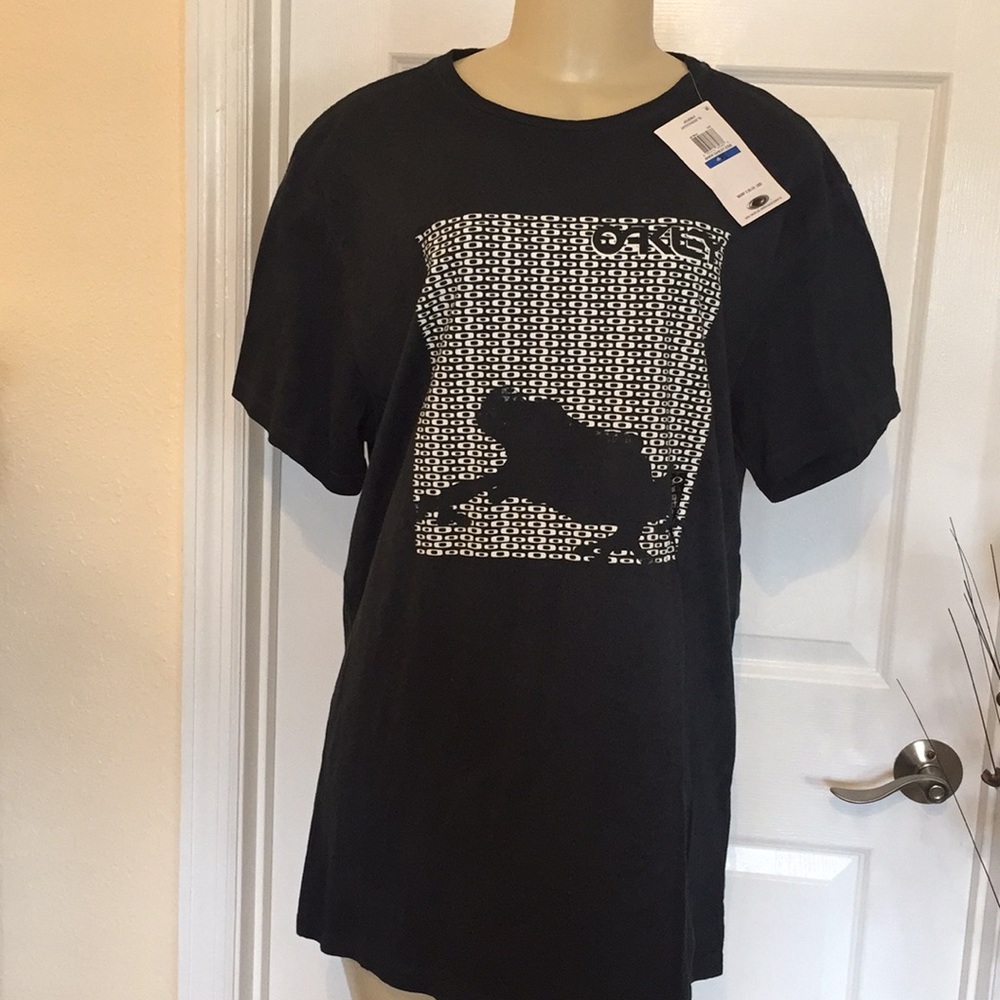 Oakley T-shirt
